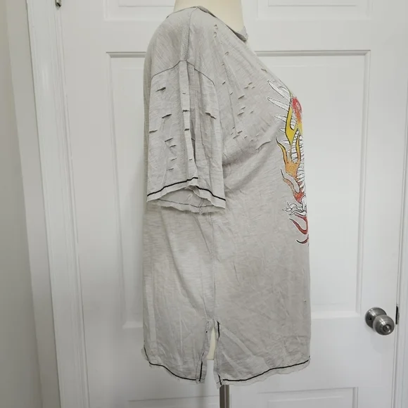 Emory Park Chaos Born Free Distressed Short Sleeve Graphic TShirt - Picture 7 of 17